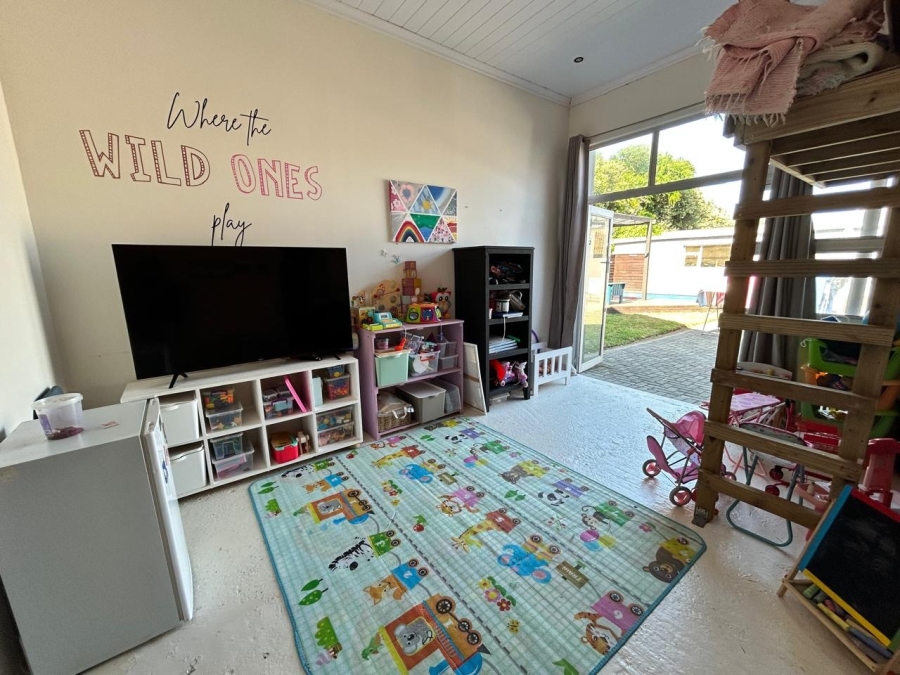 5 Bedroom Property for Sale in Sunrise On Sea Eastern Cape